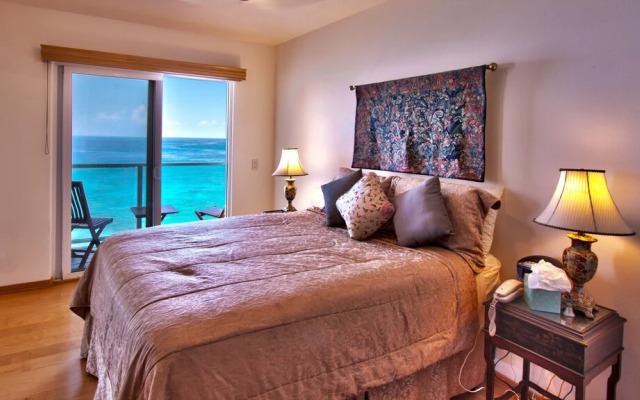 Hale Honu Oceanfront by RedAwning