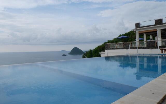 La Cecile Hotel and Cafe Komodo