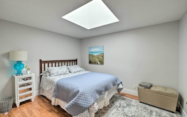 Cute Grand Haven Apartment: Walk Downtown Streets!