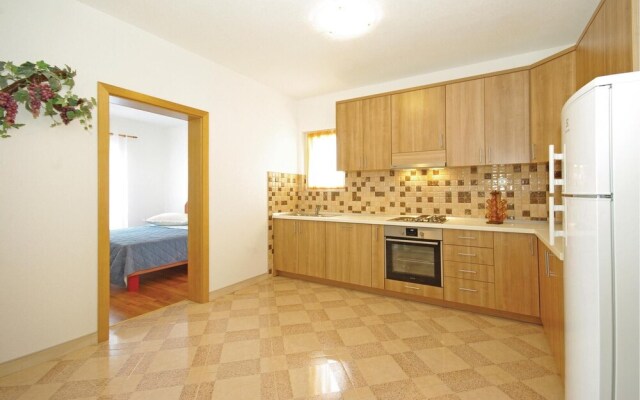 Nice Home in Makarska With Wifi and 3 Bedrooms