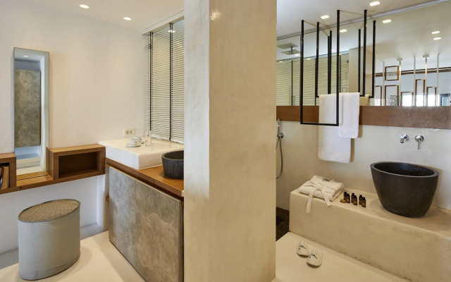 Oia Suites