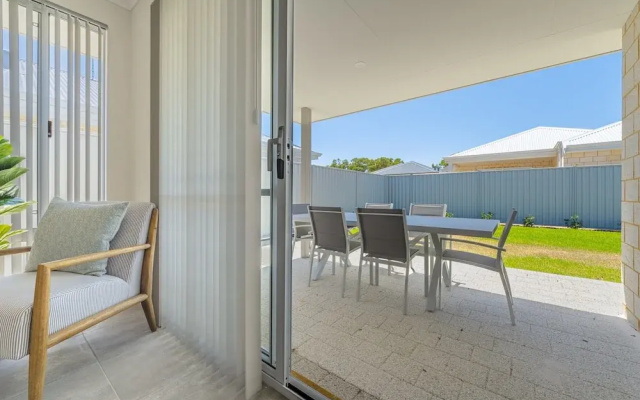 Bright & Airy 3-bed House Near Rockingham Beach