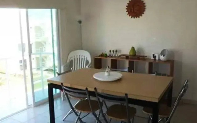 Departamento con dos recamaras, dos baños completos y amplia sala de TV a nivel de la Alberca en Acapulco Diamante, Precioso, Recién remodelado