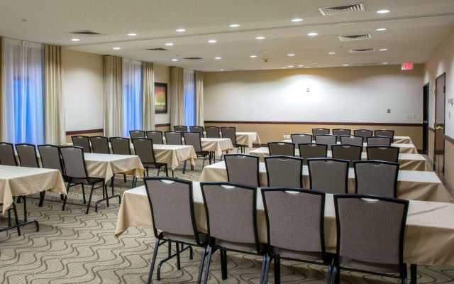 Comfort Inn & Suites Hutchinson