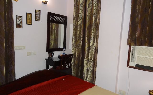 Tulsian Guest House & Apartments