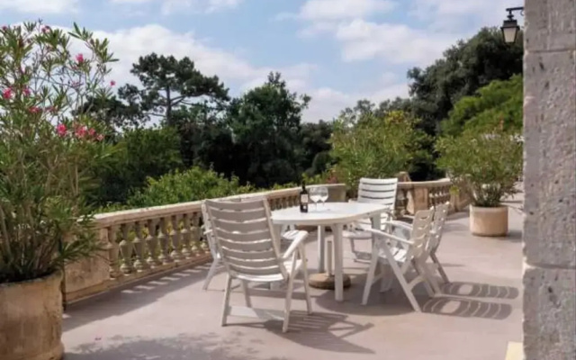 Stay at the Chateau- Studio 2P- With Pool and Park
