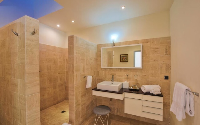 Exclusive Location, Heated Pool, Walk to the Beach, AC, Free Wifi, Concierge Services — фото 2