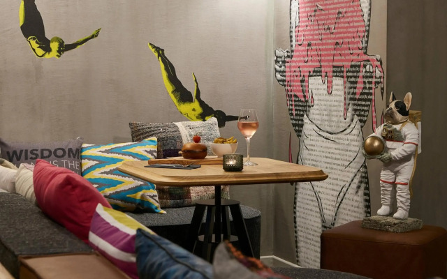 Moxy Patra Marina
