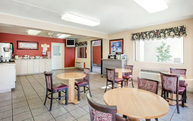 Motel 6-Fresno, CA - Yosemite Hwy