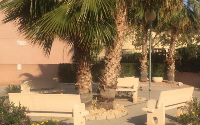 Piscina y terraza a 200m del mar