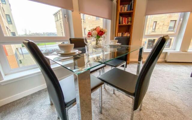 Kelvingrove Art Gallery Flat - Private Parking