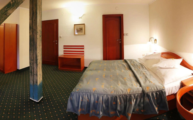 Agh Hotel
