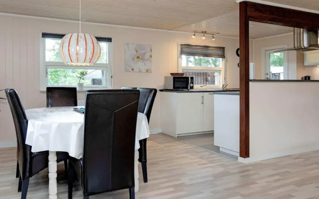 6 Person Holiday Home in Vaeggerlose