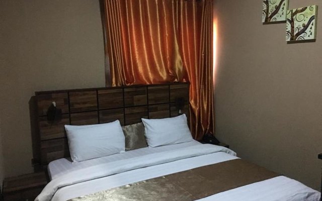 Momak 5 Hotel and Suites