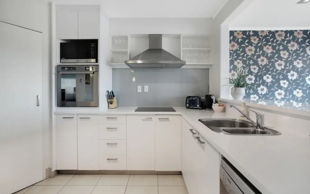 Parnell Vista 2BR Apartment with Seaview