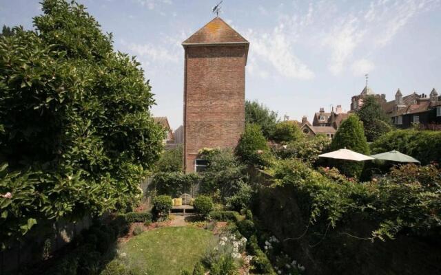Medieval Town House - Walled Garden Sleeps 8