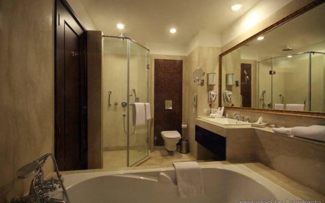 Country Inn & Suites by Radisson, Delhi Satbari