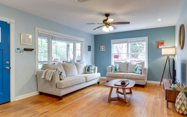 Near Beach & Attractions: Home in Galveston!