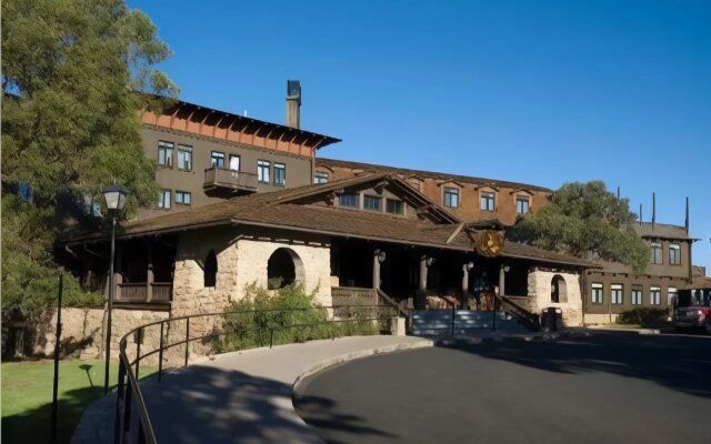 El Tovar - Inside the Park