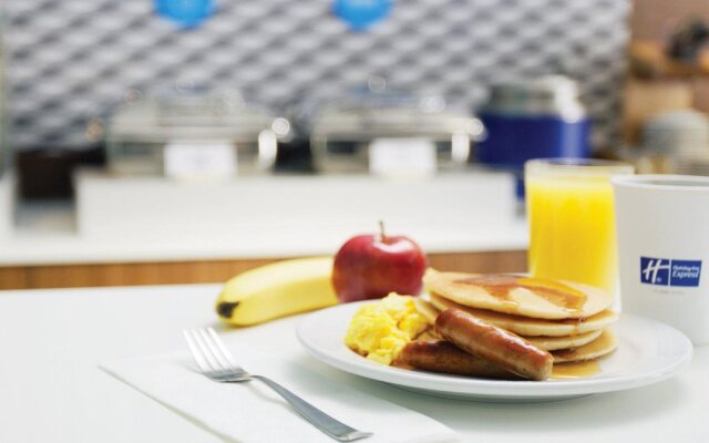 Holiday Inn Express Hotel & Suites Calgary by IHG