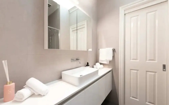 Renovated 3 Bedroom Family Home in Richmond With Parking