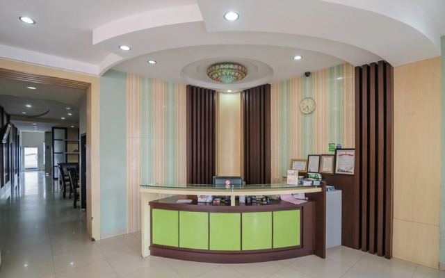 RedDoorz Plus near Simpang Rimbo Jambi