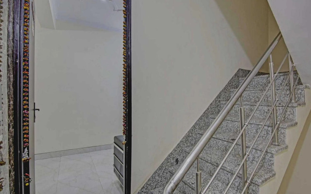 OYO Flagship IAE522 Hotel Cozzy Homes Stay