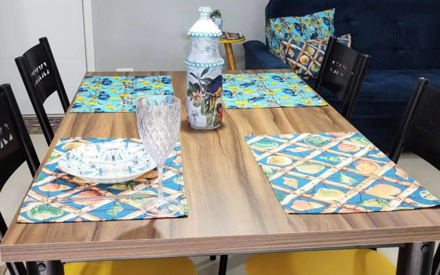 Apto Centro Ubatuba com Varanda Gourmet, Suíte e Piscina