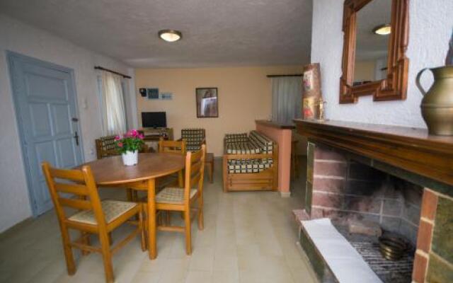 Gialos Studios & Apartments