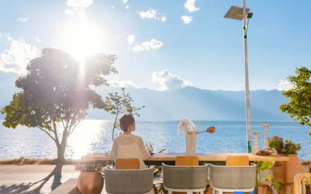 Brahmansu · Pure Soul | Holiday Villa Guanyun Sea View Light Luxury Inn (Dali Erhai Branch) – People – Dali