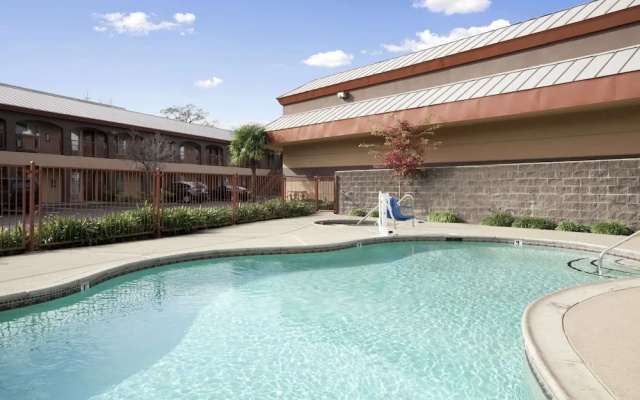 Days Inn By Wyndham Rocklin/Sacramento
