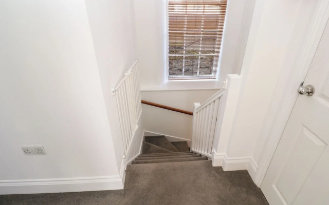 2 Regent Mews