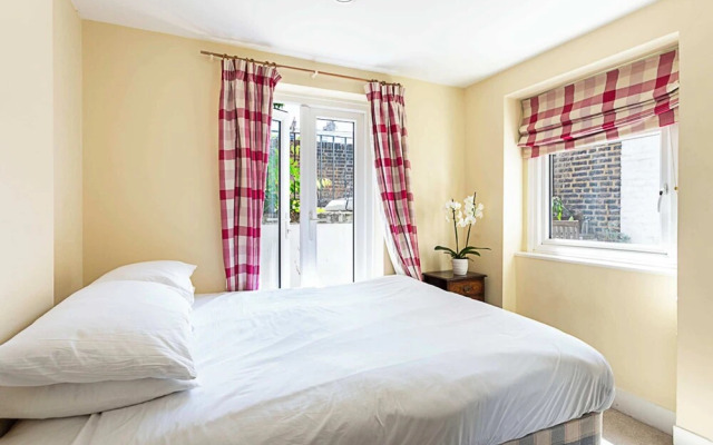 Kensington Retreat With Private Patio