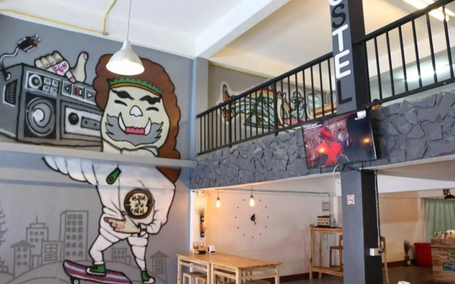 Norn Nung Len Cafe & Hostel