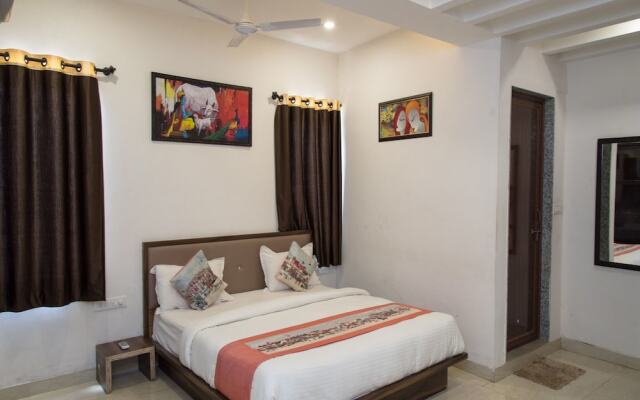 OYO 12915 Hotel Paheli Palace