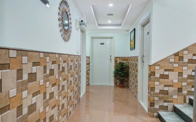 OYO 11093 Hotel Rathod Suites