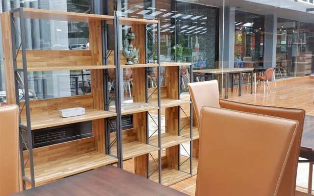 M.J. Gallery Poshtel