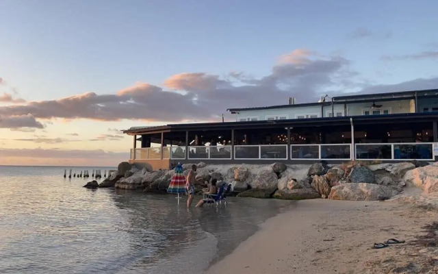 Mavs Combate Beach Club