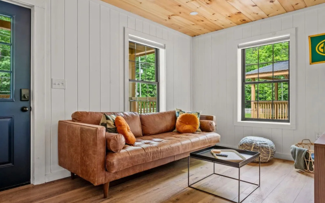 2bdrm Cabin 3 Gburg Pet-friendly Firepit Games