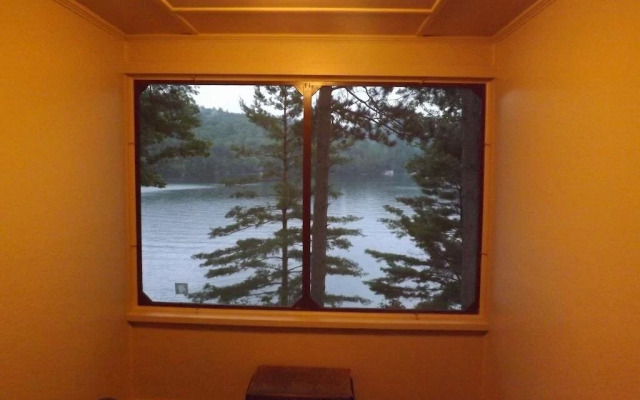 Boulders Lakefront Motel