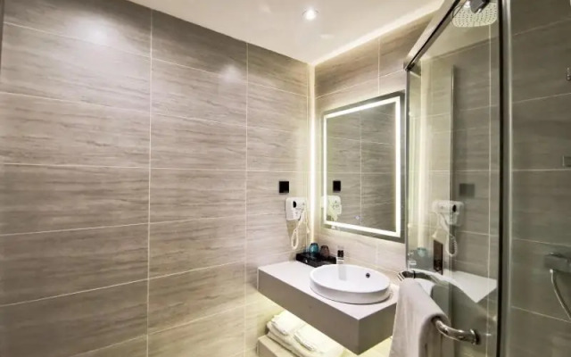 GYA Taizhou Jingjiang City South Century Plaza Hotel