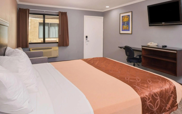 Laguna Inn & Suites