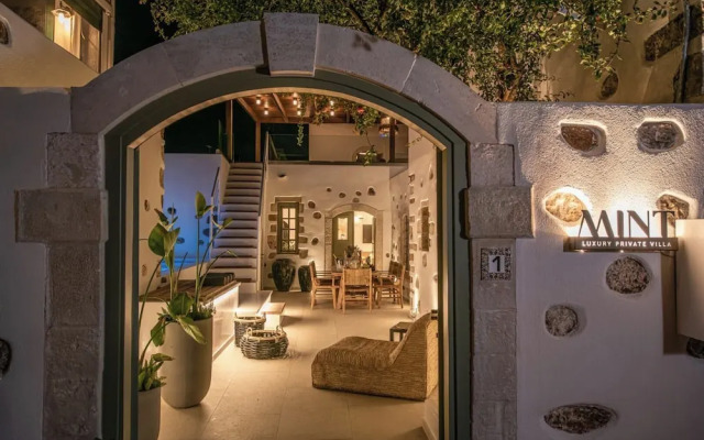 Mint Villa by Checkin