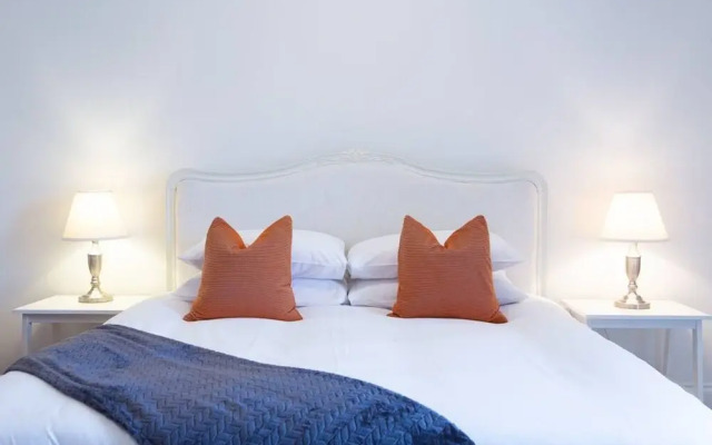 Panmure Apartment - A Glamorous Renovation