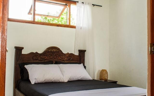 Room-hb2 Triple Room With Shared Bathroo