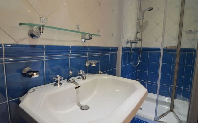 Luxurious Mansion in Brakel with Pond