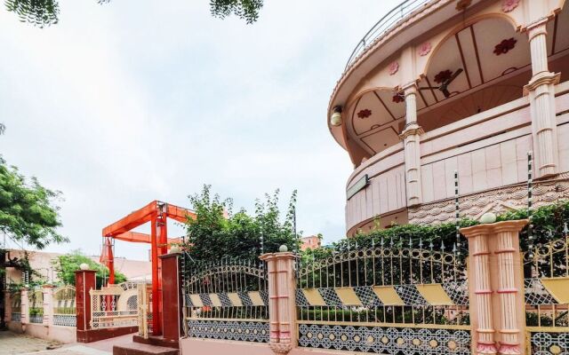 SPOT ON 60838 Shri Giriraj Dham