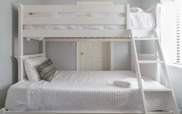 Scottsdale 4BD Modern Home w/ Sparkling Pool!