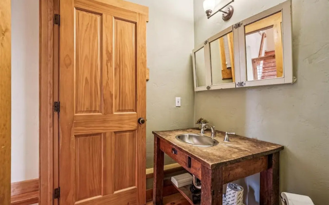 Little Bear Lodge 4 Bedroom Home