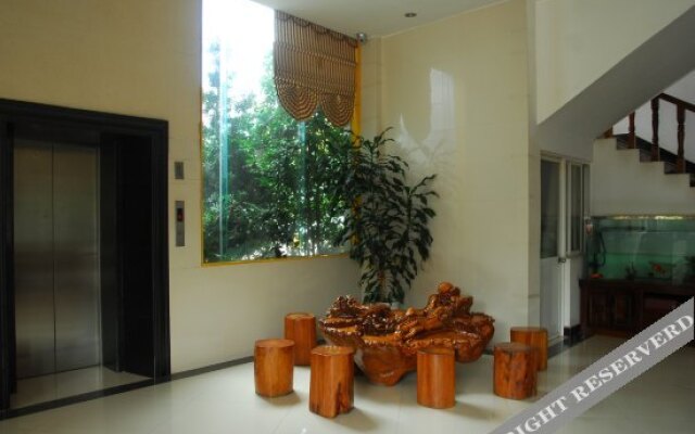 7 Days Premium Hotel (Tengchong Passenger Station Hump Airport)
